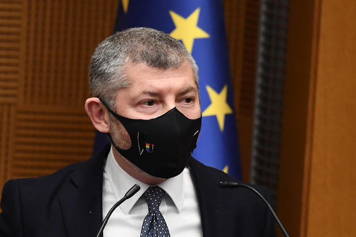 Omofobia: paragonò in video Scalfarotto a Hitler, condannato