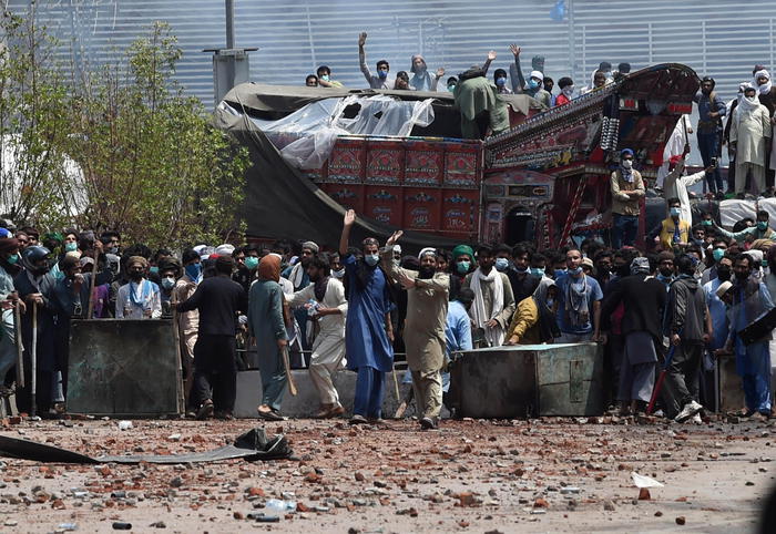 Pakistan, rilasciati 11 poliziotti ostaggio degli islamisti