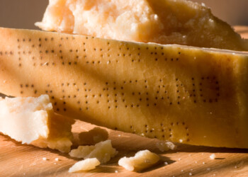 Un Parmigiano Reggiano con meno sale è possibile? Lo studio dell’Università di Bologna