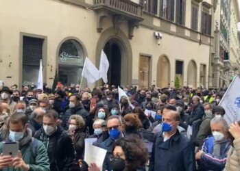 “FATECI RIAPRIRE, VOGLIAMO FESTEGGIARE IL 1° MAGGIO AL LAVORO”