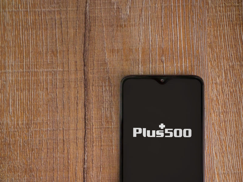 Plus500 afferma che le sue entrate sono diminuite del 36% nel Q1 fiscale