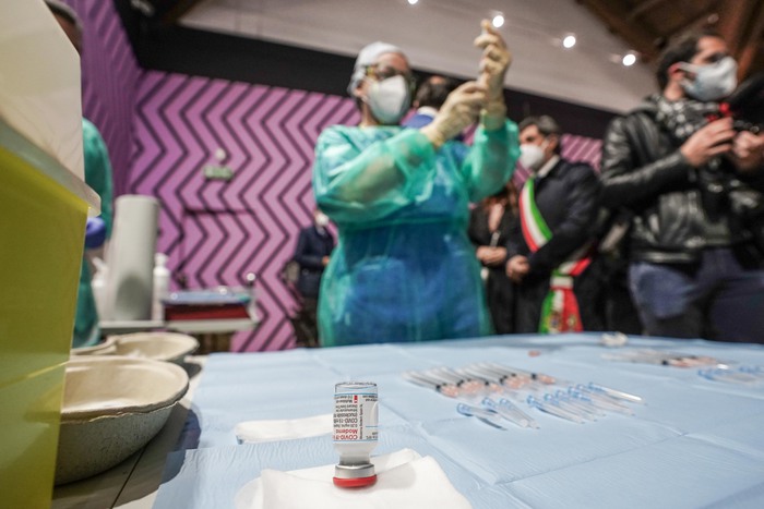 Rt nazionale risale a 0,85 e scende incidenza a 146