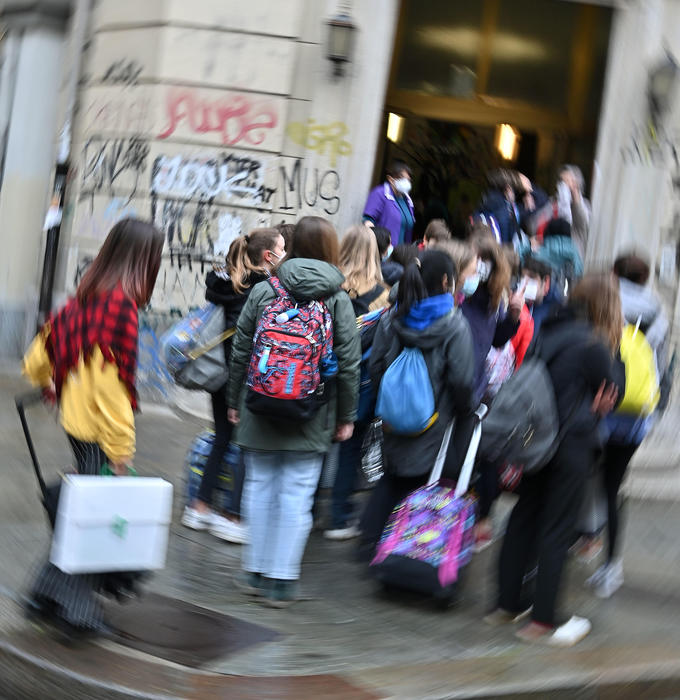 Scuola:Flc Cgil, Governo riveda decisione apertura il 26/4