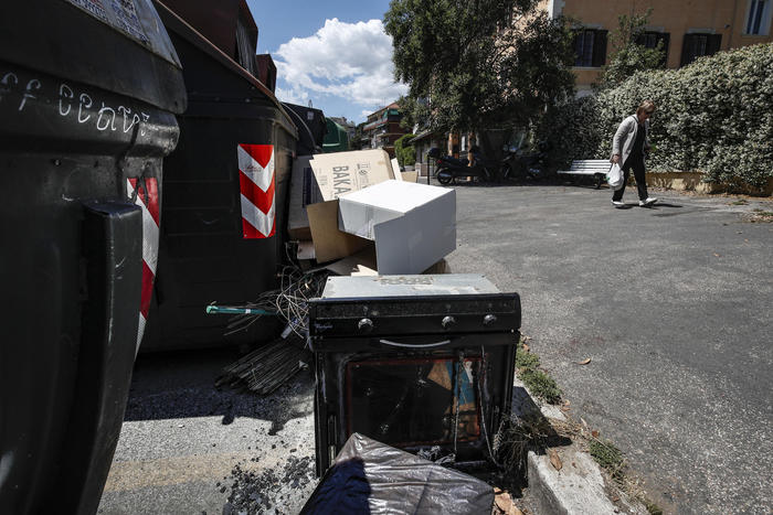 Sindaci Lazio, “basta rifiuti da Roma, serve il commissario”