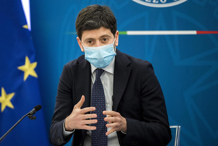 Speranza, un milione di vaccini in 3 giorni, è nuova fase