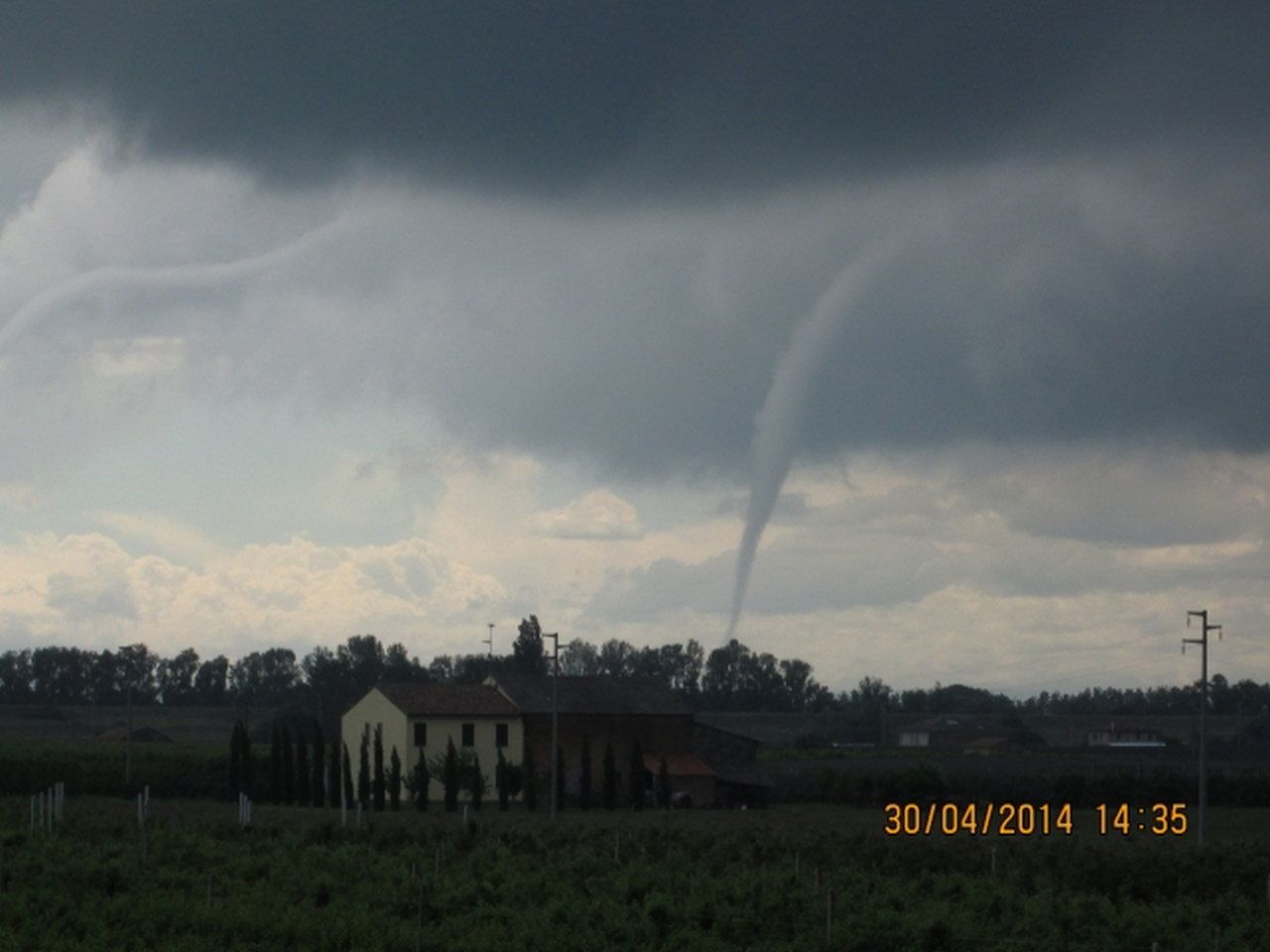 TORNADO in Italia a fine aprile, è già periodo in Val Padana