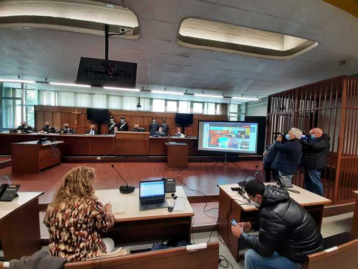 Traffico rifiuti e inquinamento, sei arresti anche “Re Mida”