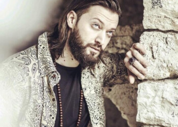 VINICIO SIMONETTI: “In Your Eyes” è il singolo che segna l’inizio del nuovo percorso musicale del cantautore marchigiano