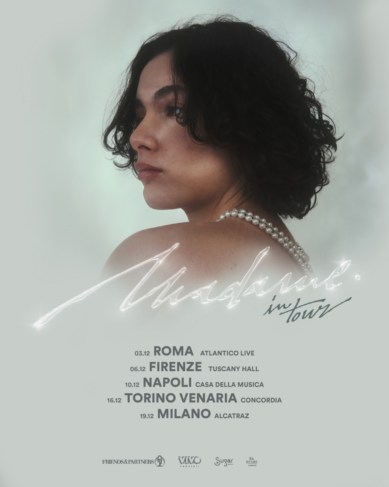 MADAME annuncia IL PRIMO TOUR: la nuova Voce libera della musica italiana presenta dal vivo nei superclub l’album esordio