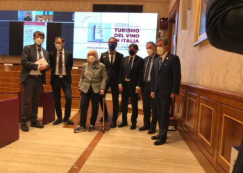 L’ENOTURISMO COME LEVA STRATEGICA PER LA RIPARTENZA: PRESENTATO IL LIBRO DI STEFÀNO E CINELLI COLOMBINI