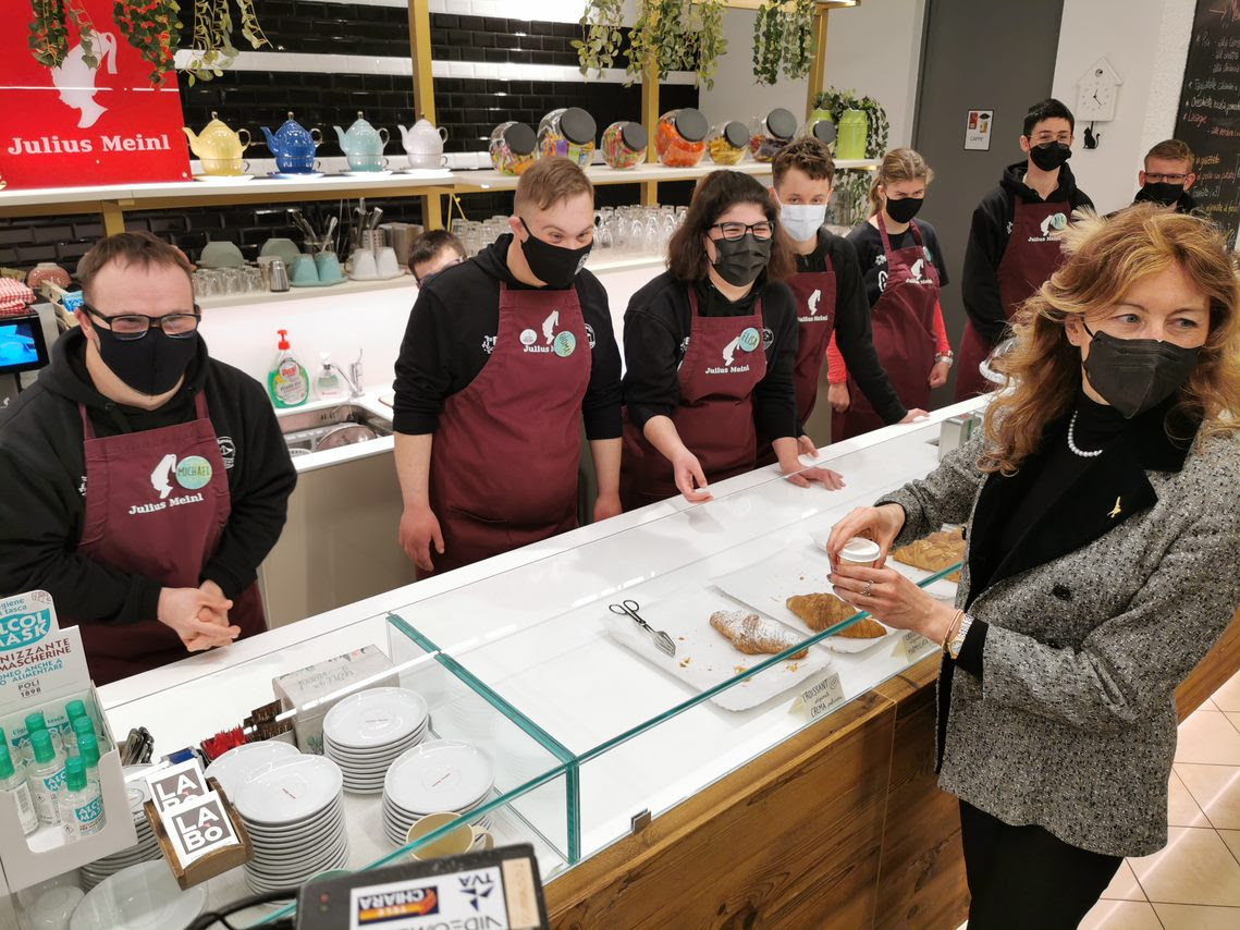 Il Ministro per le Disabilità in visita al Sanga-Bar: “Eccellenza per il collocamento mirato delle persone con disabilità”