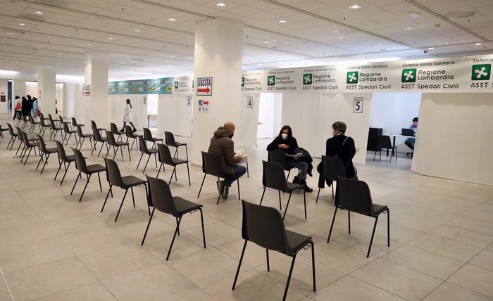 Vaccini: inaugurato nuovo hub alla Fiera di Brescia