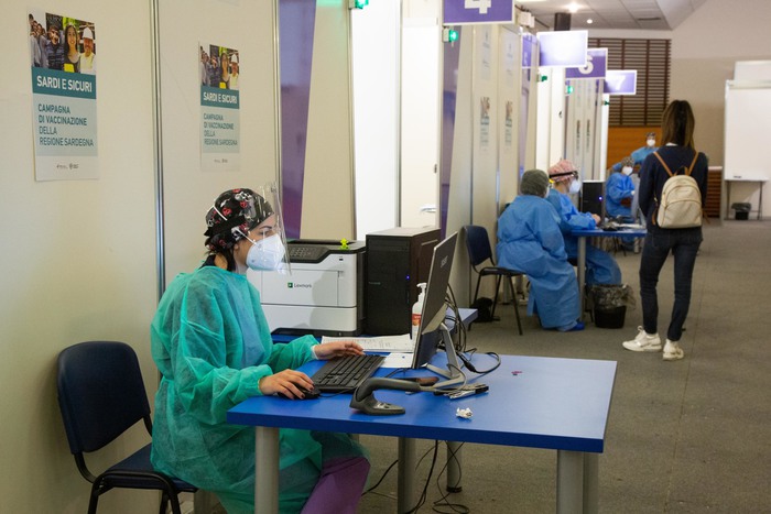 Vaccini: Sardegna accelera, circa 9mila dosi in 24 ore