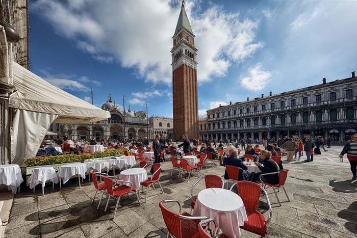Venezia, riapre da domani lo storico Caffè Quadri
