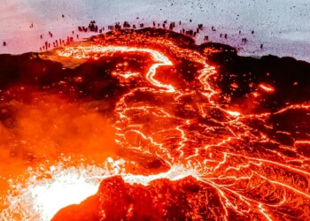 Vulcano Geldingadalur in Islanda. Video eruzione in aumento