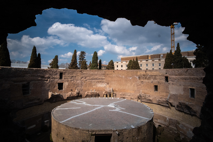 Zuckerberg visita in virtual reality Mausoleo di Augusto