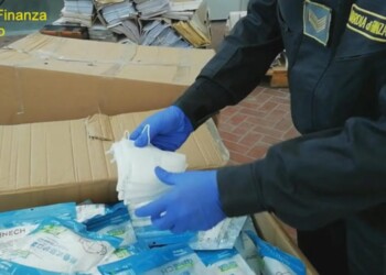 Sequestrati altri 50 milioni di mascherine non a norma. Basta con i giochi al massacro sulla pelle degli infermieri italiani