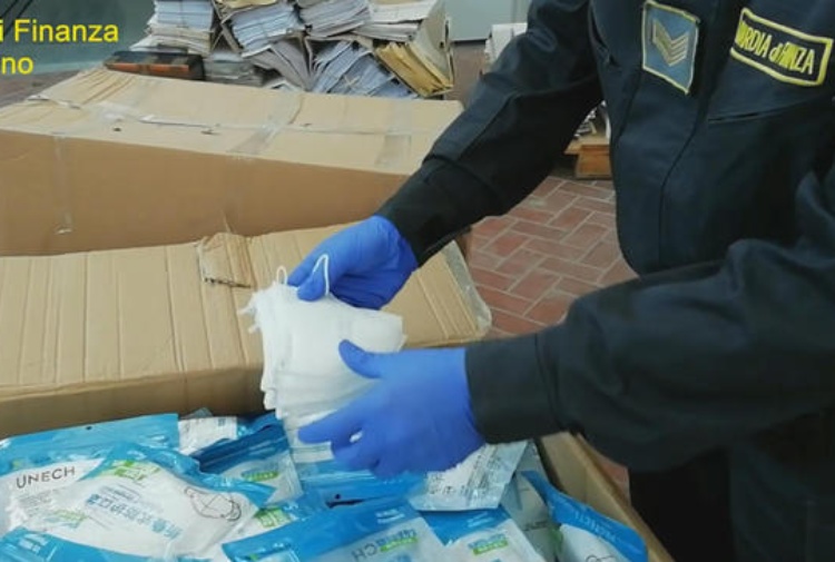 Sequestrati altri 50 milioni di mascherine non a norma. Basta con i giochi al massacro sulla pelle degli infermieri italiani