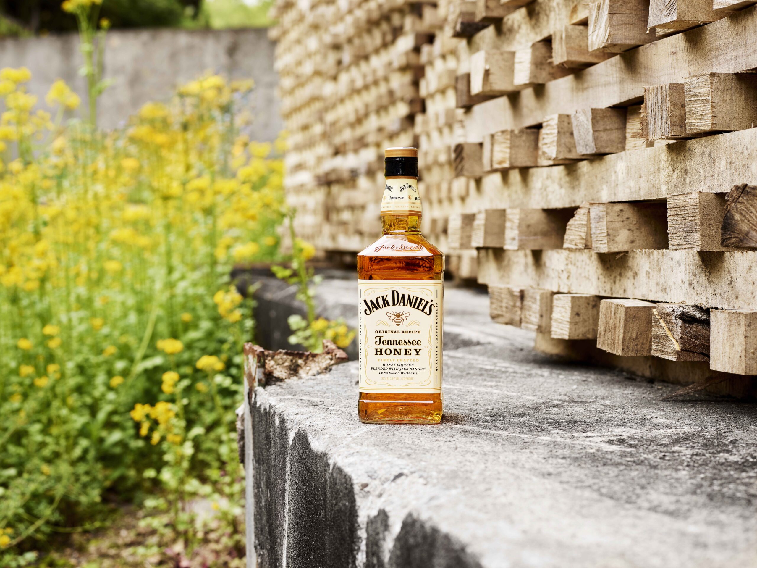 JACK DANIEL’S TENNESSEE HONEY INVITA I CONSUMATORI A TUTELARE L’AMBIENTE PER SALVAGUARDARE LE API