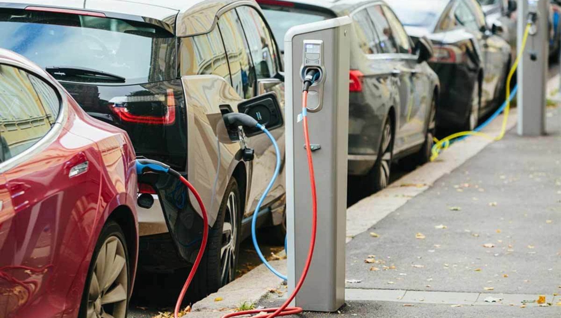 Auto elettriche, dall’Italia all’Europa il problema della ricarica