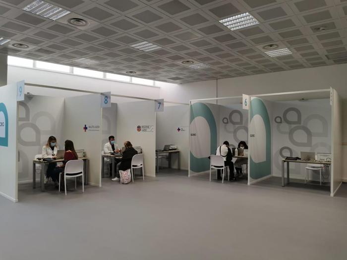 ‘C’è disponibilità di dosi’, il Lazio apre agli over 35 l’open day