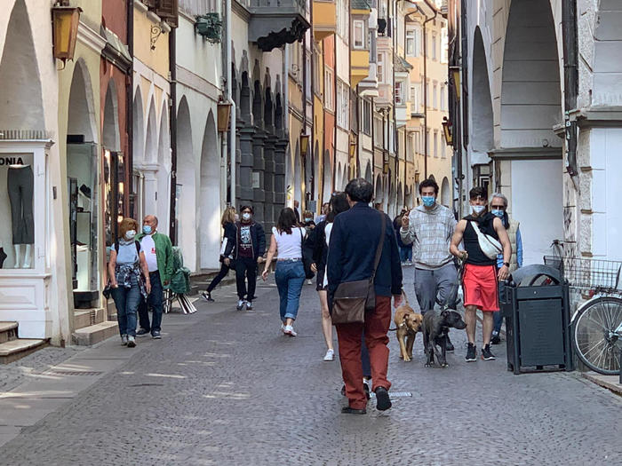 Commercio: Istat, vendite ferme a marzo, +0,2% in trimestre