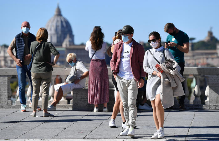 Covid: 3.738 positivi, 126 vittime. Positività all’1,5%