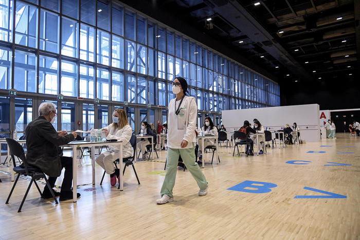 Covid: 44 morti, numero più basso dal 14 ottobre