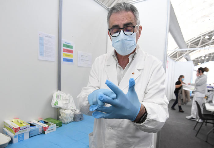 Covid: in Lombardia 5 decessi e 458 nuovi positivi