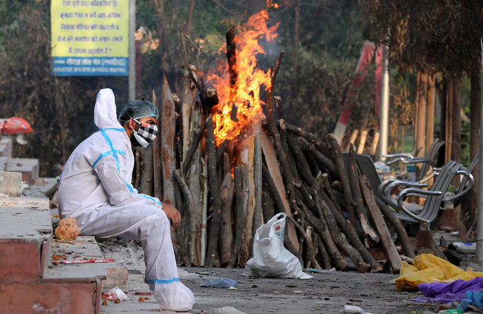 Covid: l’India recluta ex medici Esercito per l’emergenza