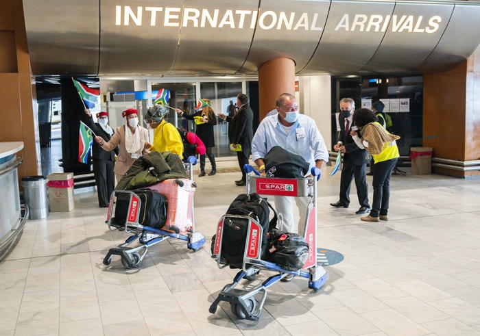 Covid: Sudafrica teme terza ondata e rafforza misure