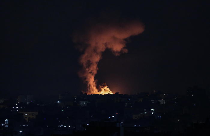 Esercito israeliano, colpiti altri obiettivi a Gaza City