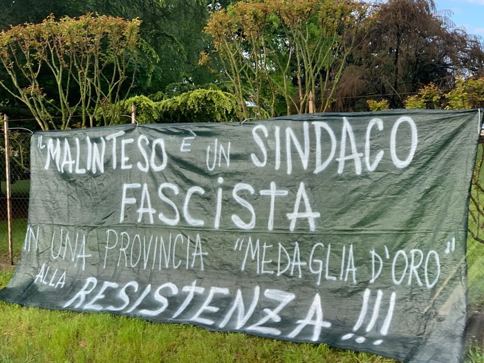 ‘Fascista’, striscione su casa sindaco Pordenone