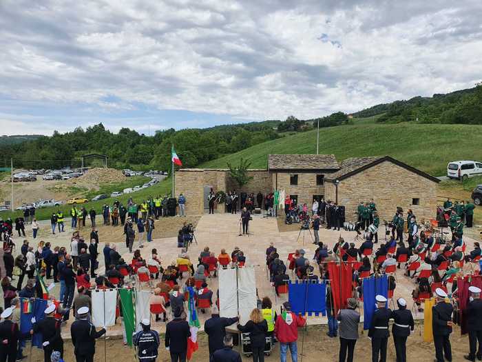 Guerini inaugura piazza Aude Pacchioni nel Modenese