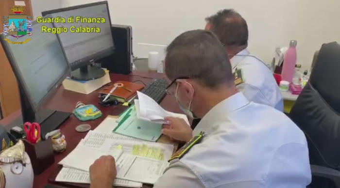 Intascavano indebitamente buoni Covid, scoperti 13 furbetti