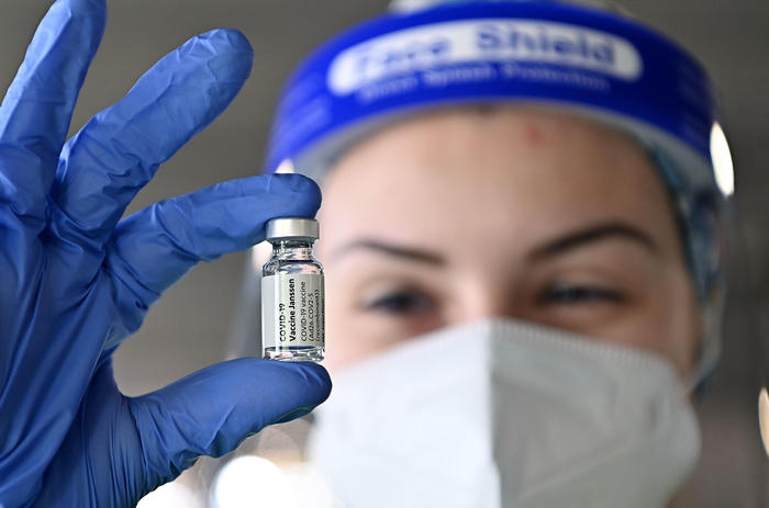 Iss: ‘A 35 giorni dalla prima dose -95% decessi, -90% ricoveri’