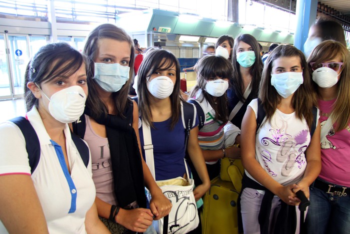 Mascherine e caldo,dai dermatologi le regole anti Covid face