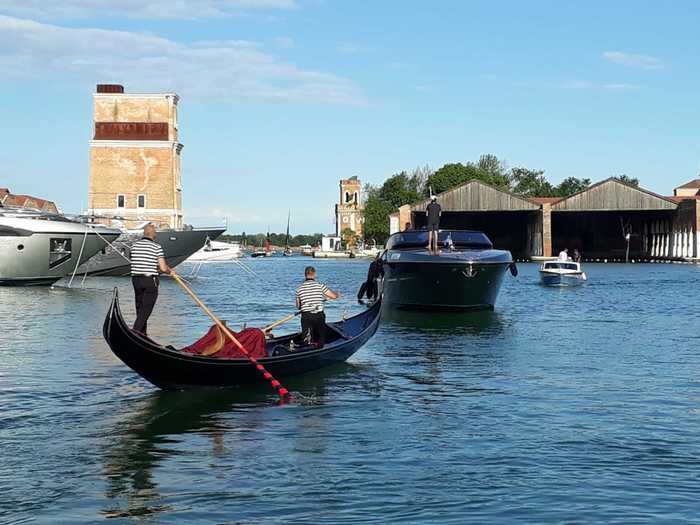 Salone nautico Venezia: varata ‘Selecta’, gondola storica
