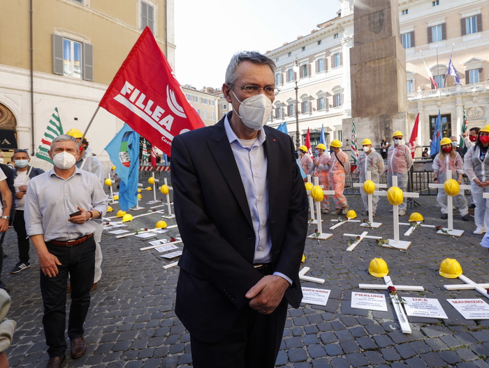 Sindacati da Draghi, via massimo ribasso, tavolo sul subappalto