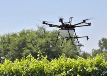 DRONI-CONTADINO: SEMPRE PIU’ NUMEROSI  IN CAMPAGNA I ROBOT VOLANTI  NUOVA PUNTATA ONLINE DI “RDWC”  SUL CONTROLLO DI AMBIENTE E TERRITORIO