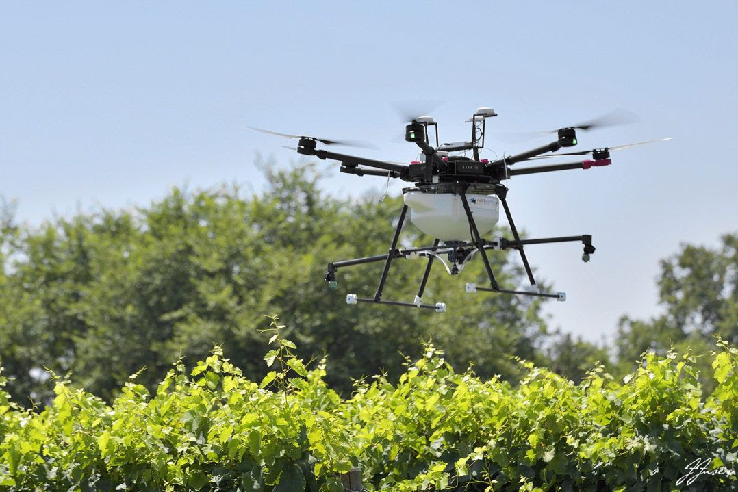 DRONI-CONTADINO: SEMPRE PIU’ NUMEROSI  IN CAMPAGNA I ROBOT VOLANTI  NUOVA PUNTATA ONLINE DI “RDWC”  SUL CONTROLLO DI AMBIENTE E TERRITORIO