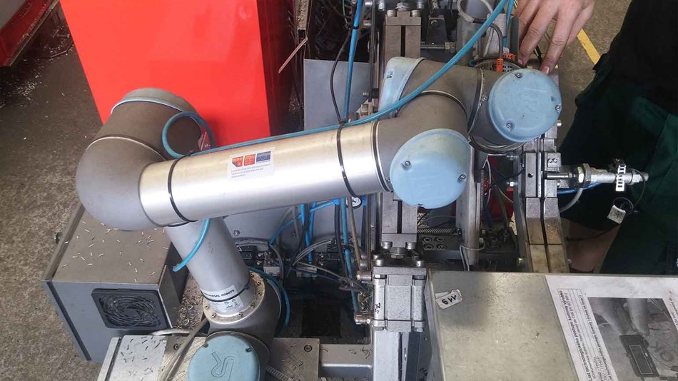 Il braccio robotico quindi consente di crescere sia economicamente che avere un impatto positivo sulla vita dei dipendenti