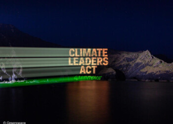 G7, UNO SCIAME DI 300 DRONI ATTRAVERSA LA CORNOVAGLIA NELLO SPOT DI GREENPEACE CHIEDENDO AI LEADER MONDIALI DI AGIRE SUBITO PER PROTEGGERE IL PIANETA