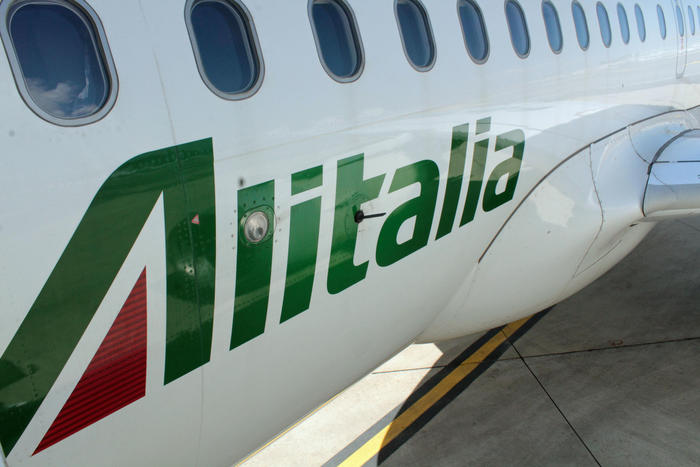 Alitalia: accredita domani il restante 50% degli stipendi