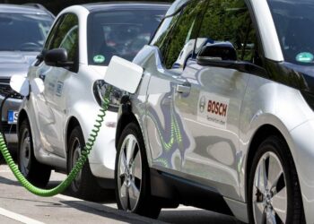 Auto elettriche nelle flotte? Sì ma ancora troppi ostacoli