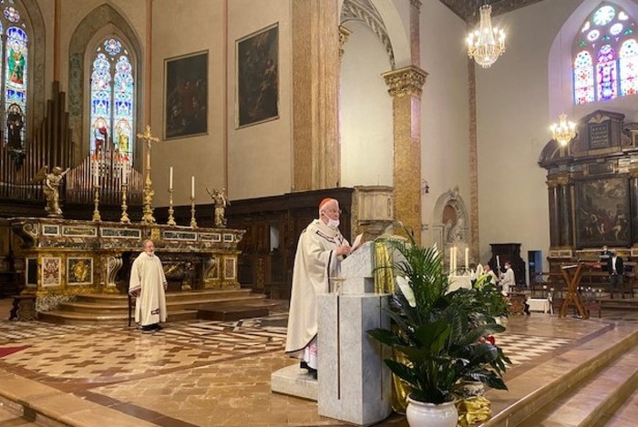 Card. Bassetti auspica ritorno a chiese gremite di popolo