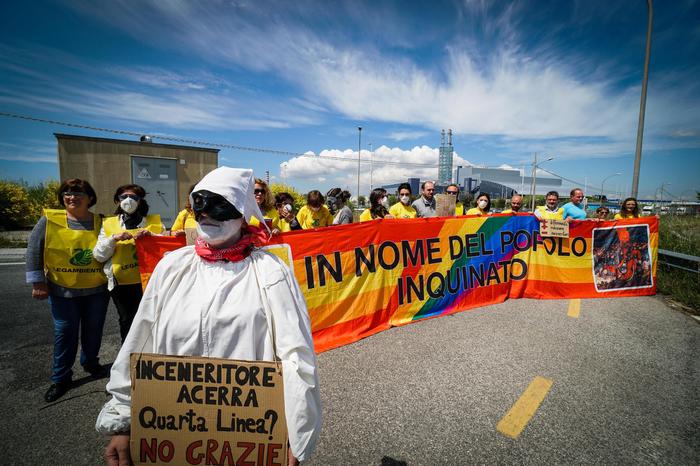 Cingolani, basta demonizzare industria, va garantito lavoro