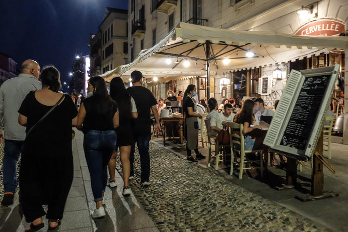 Covid, 1.147 nuovi contagi e 35 vittime in calo i ricoveri