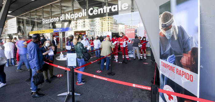 Covid: 1.325 positivi, 37 vittime