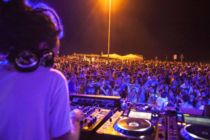 Covid: Costa, entro il 10 luglio potranno riaprire le discoteche con il green pass